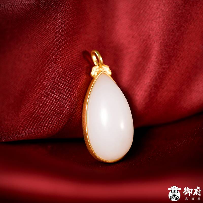 新疆和田玉白玉籽玉18K金鑲 水滴形吊墜