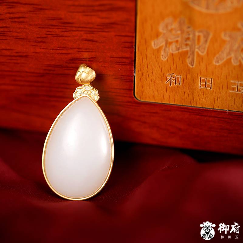 新疆和田籽料羊脂白玉 18k金鑲嵌心形吊墜15.1克