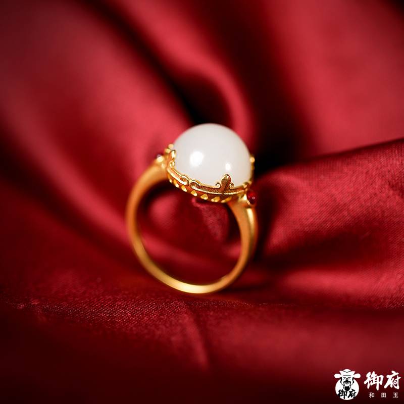 新疆和田白玉籽料18k鑲嵌戒指 5克