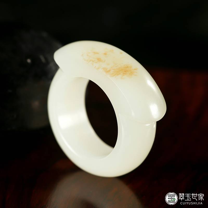 新疆和田玉灑金皮白玉 戒指 13.7克