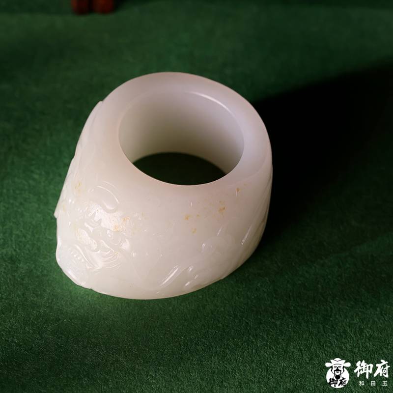 新疆和田玉灑金皮白玉籽玉 獸面扳指 34.8克 圖片10