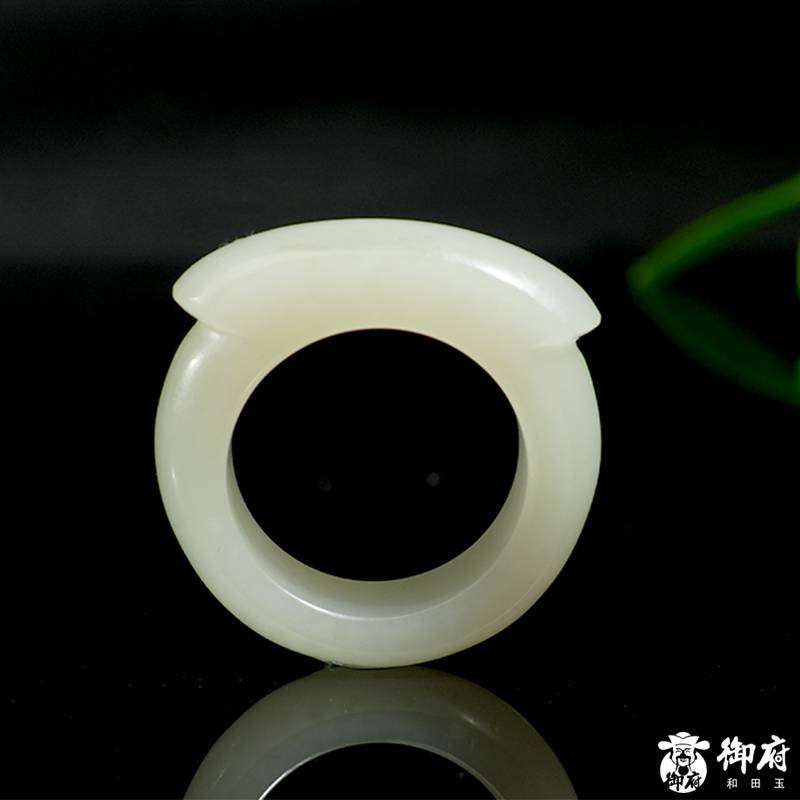 新疆和田玉灑金皮白玉戒指 11.5g