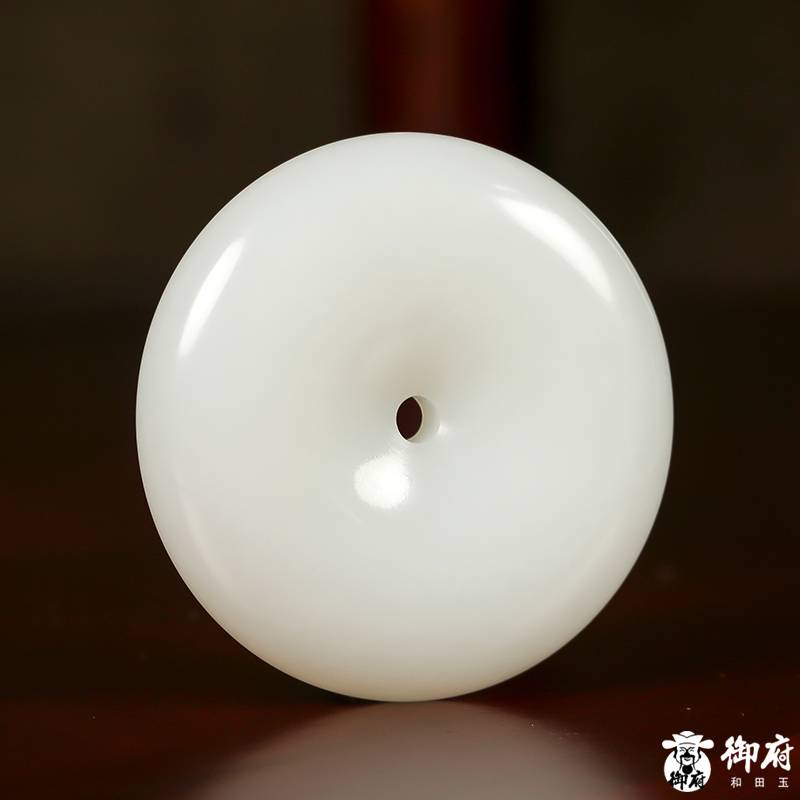 新疆和田玉羊脂白玉籽玉掛件 平安扣 65.8克 圖片6