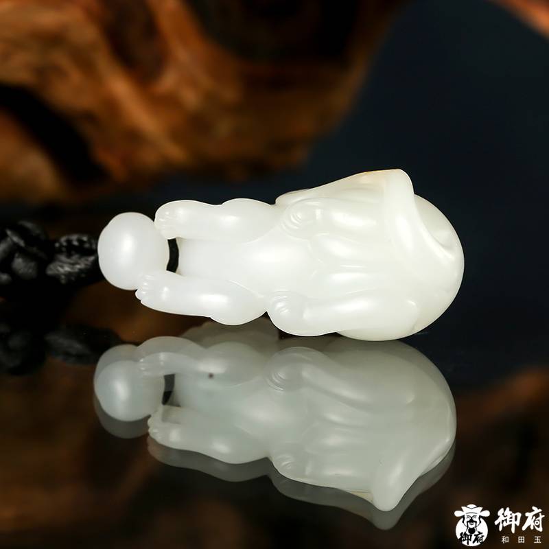 新疆和田玉灑金皮白玉籽玉掛件 福鼠 16.7克 圖片2