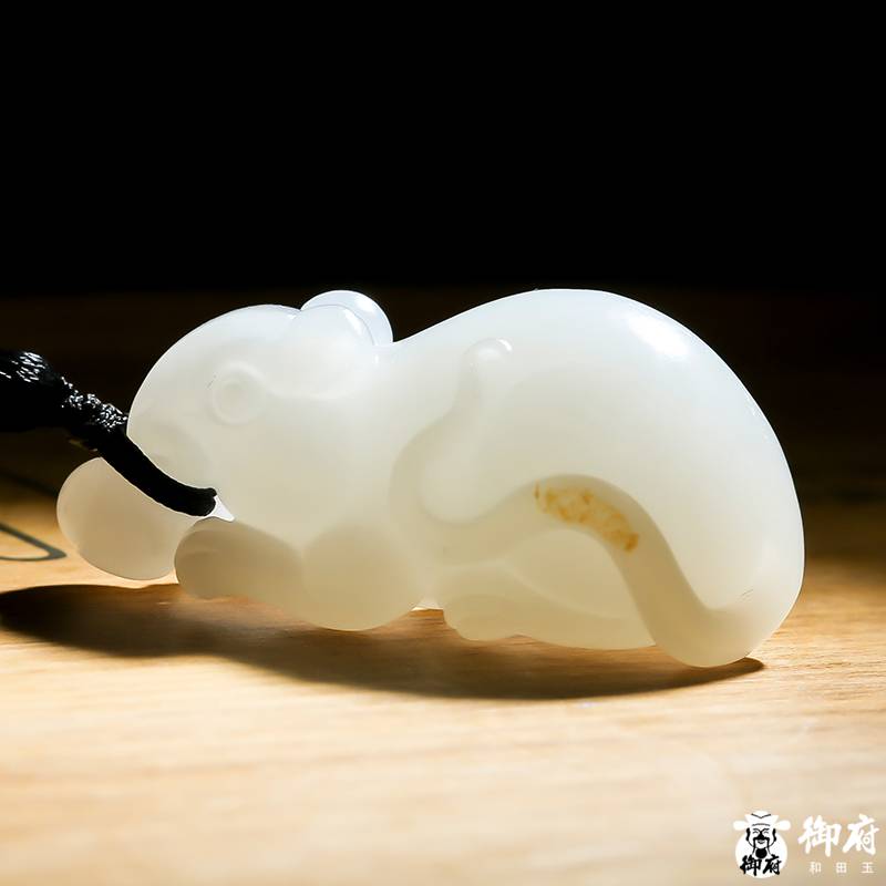 新疆和田玉灑金皮白玉籽玉掛件 福鼠 16.7克