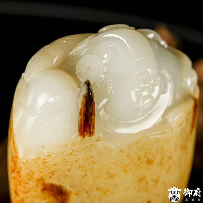 新疆和田玉灑金皮白玉籽玉把件 財(cái)神 210.2克 圖片7