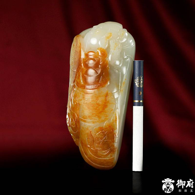 御府玉雕 重 318.4克 新疆和田紅皮白玉籽料把件 招財進(jìn)寶 圖片3