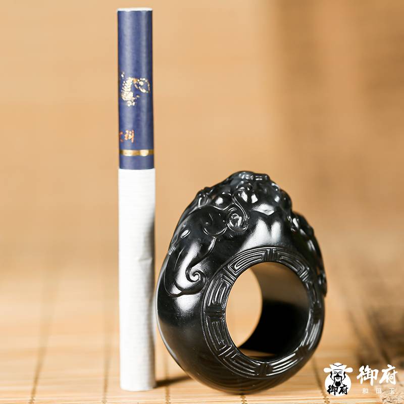 新疆和田玉墨玉籽料扳指 瑞獸 52.7克 圖片7