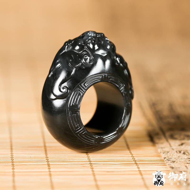 新疆和田玉墨玉籽料扳指 瑞獸 52.7克 圖片8