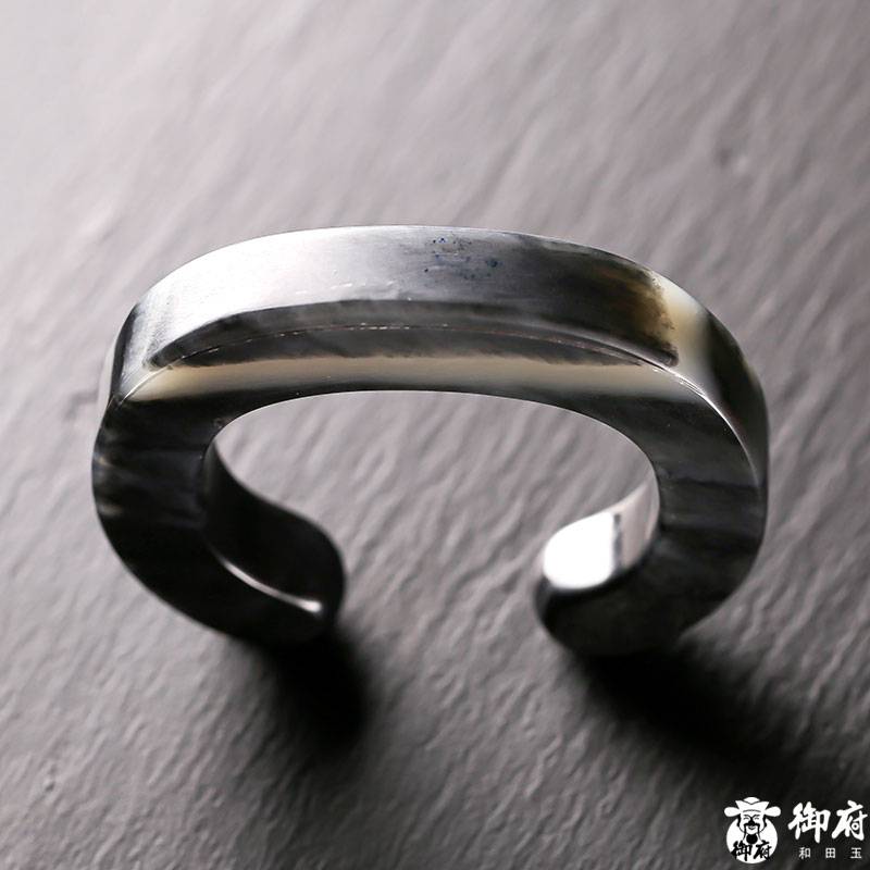 新疆和田玉原毛孔皮青花籽玉 開(kāi)口鐲 51.5mm 85克 圖片3