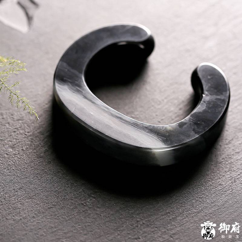 新疆和田玉原毛孔皮青花籽玉 開(kāi)口鐲 51.5mm 85克 圖片6