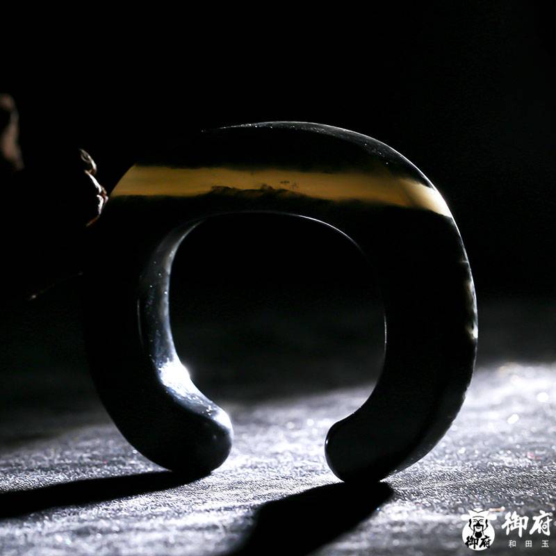 新疆和田玉原毛孔皮青花籽玉 開(kāi)口鐲 51.5mm 85克 圖片11