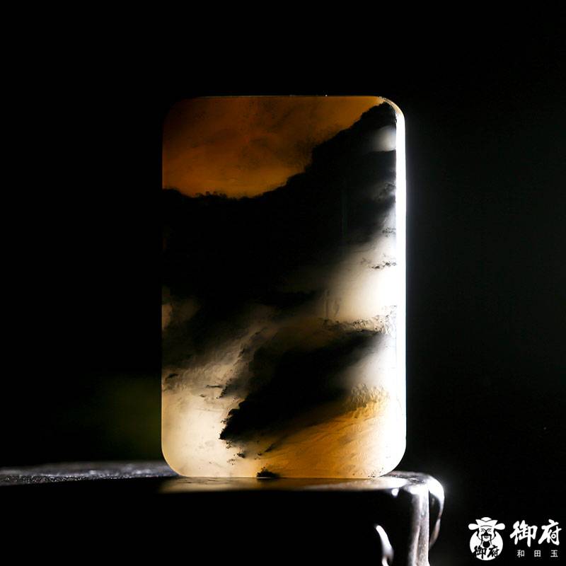 新疆和田玉原毛孔皮青花籽料玉牌 日落西山 105克 圖片9