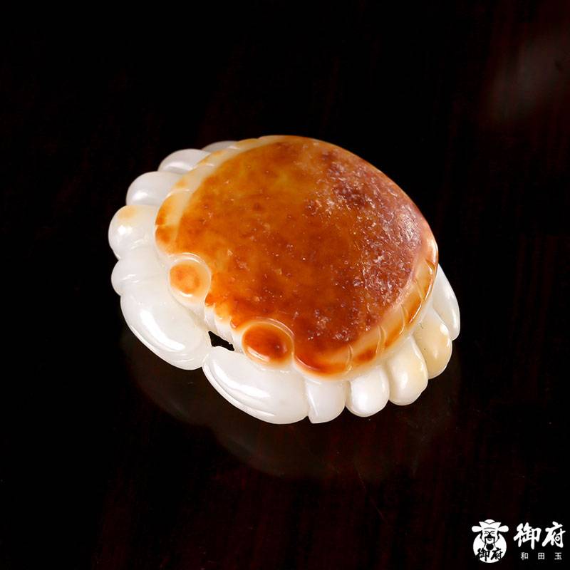 新疆和田玉棗紅皮白玉籽玉掛件 大鉗在握 20克 圖片3