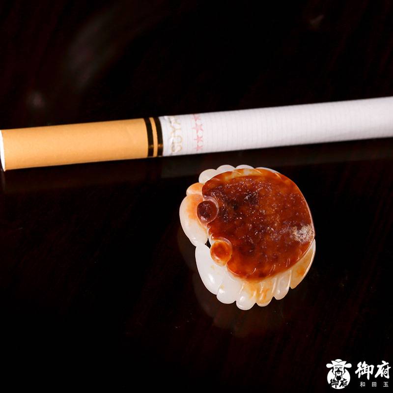 新疆和田玉棗紅皮白玉籽玉掛件 大鉗在握 13克 圖片7