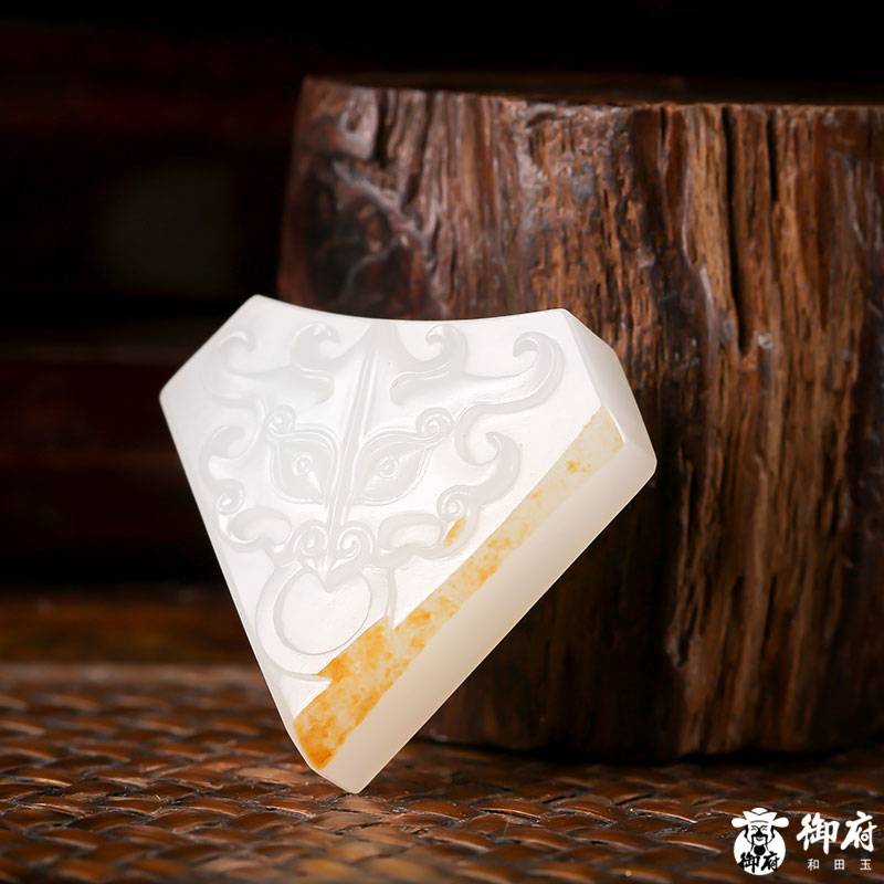 新疆和田玉洒金皮白玉籽玉挂件 仿古兽面 12克 图片5