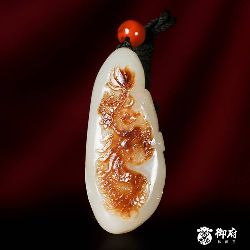 新疆和田玉紅皮白玉籽玉掛件 龍行天下 28克