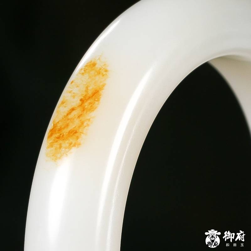 新疆和田白玉籽料灑金皮手鐲 74.8克 內(nèi)徑56.5 圖片9