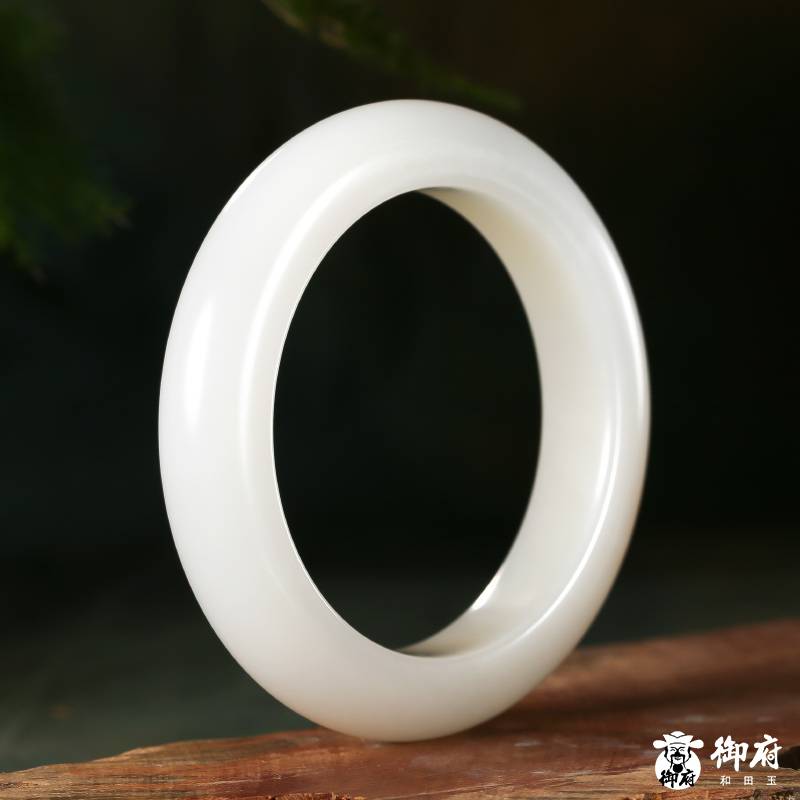 新疆和田白玉籽料灑金皮手鐲 74.8克 內(nèi)徑56.5 圖片10