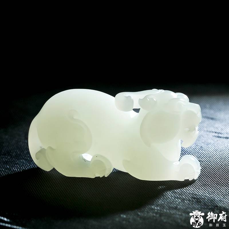 新疆和田玉原毛孔白玉籽玉掛件 貔貅 28.3克 圖片9