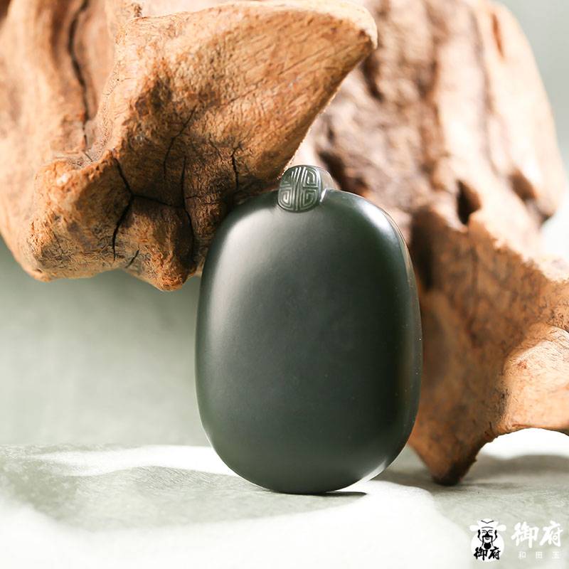 新疆和田黑青玉平安無事牌 27克 圖片7