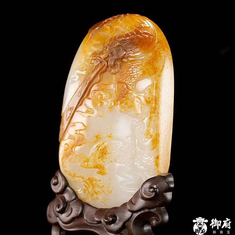 新疆和田紅皮白玉籽料插牌擺件 飛龍?jiān)谔?276.5g 圖片3