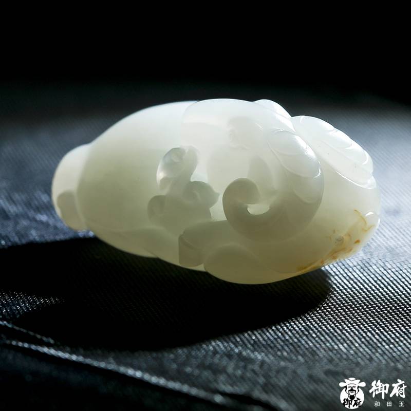 新疆和田玉黃皮白玉籽玉掛件 樣樣如意 23.4克