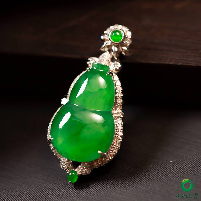 緬甸翡翠A貨18K金鑲鉆冰種滿綠掛件 福祿 5.3克 圖片2