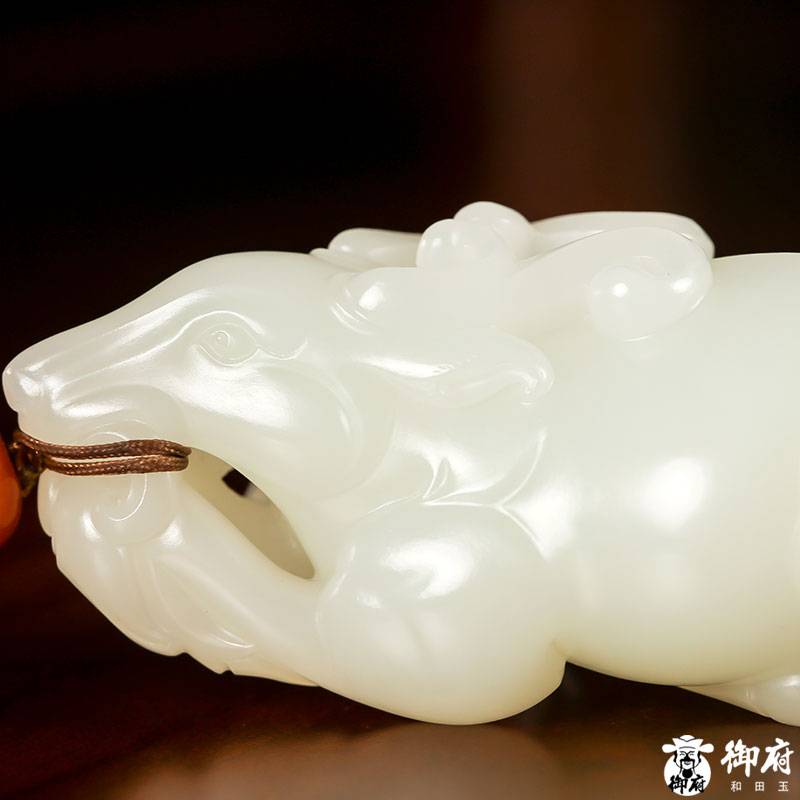 新疆和田玉原毛孔皮白玉籽玉把件 路路通 105克 圖片3