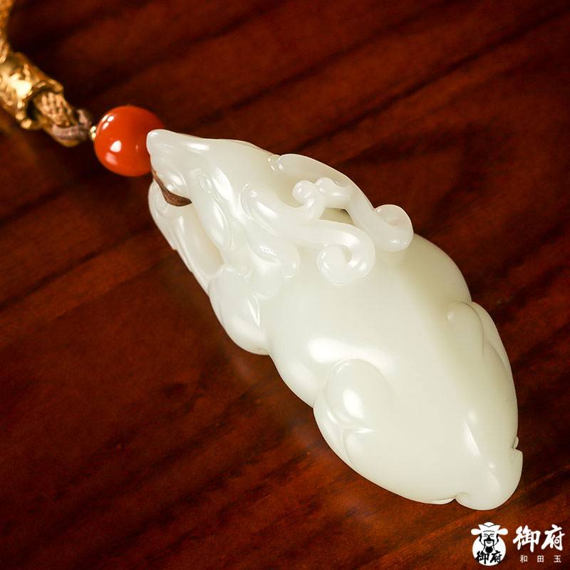 新疆和田玉原毛孔皮白玉籽玉把件 路路通 105克 圖片5