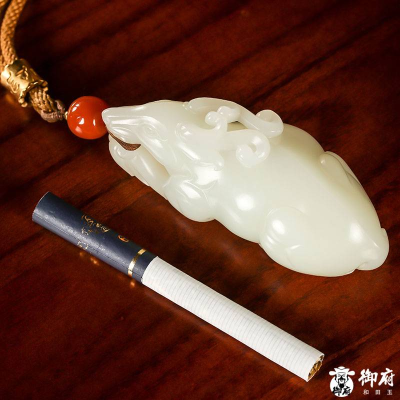 新疆和田玉原毛孔皮白玉籽玉把件 路路通 105克 圖片6