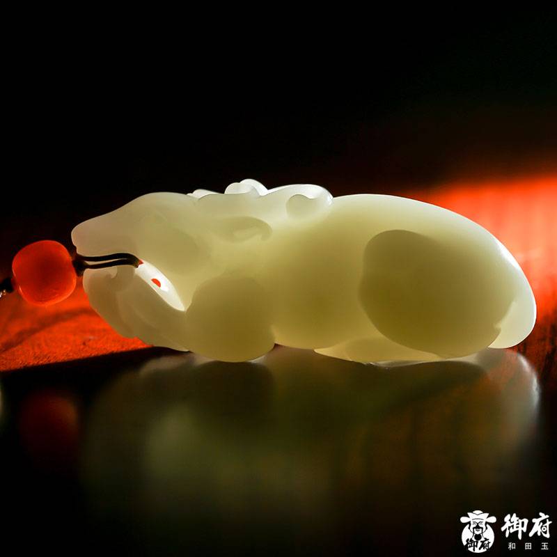 新疆和田玉原毛孔皮白玉籽玉把件 路路通 105克 圖片8