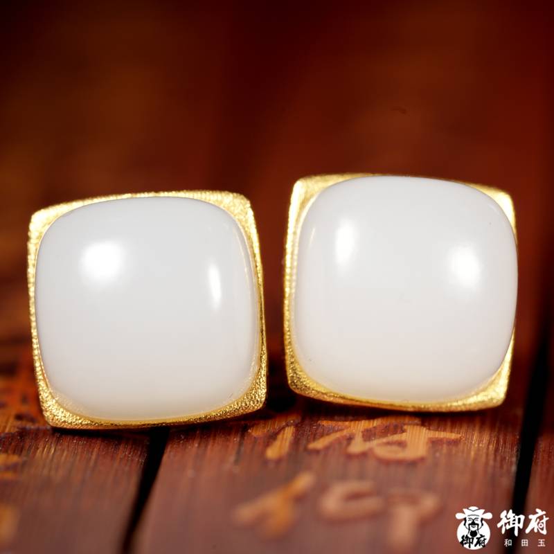 新疆和田玉白玉籽玉耳钉 暖玉方糖 2.8克