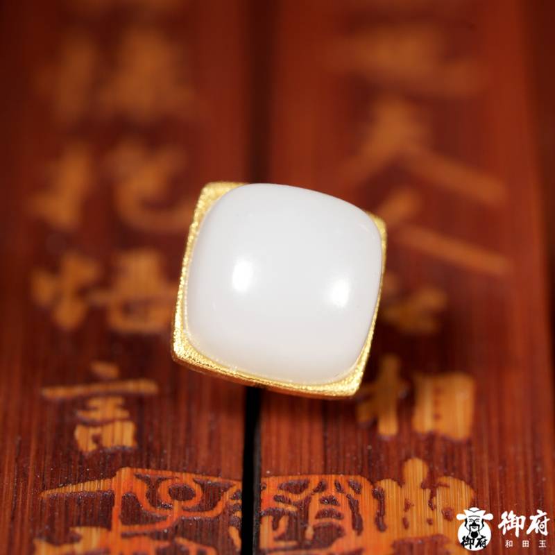 新疆和田玉白玉籽玉耳钉 暖玉方糖 2.8克 图片5