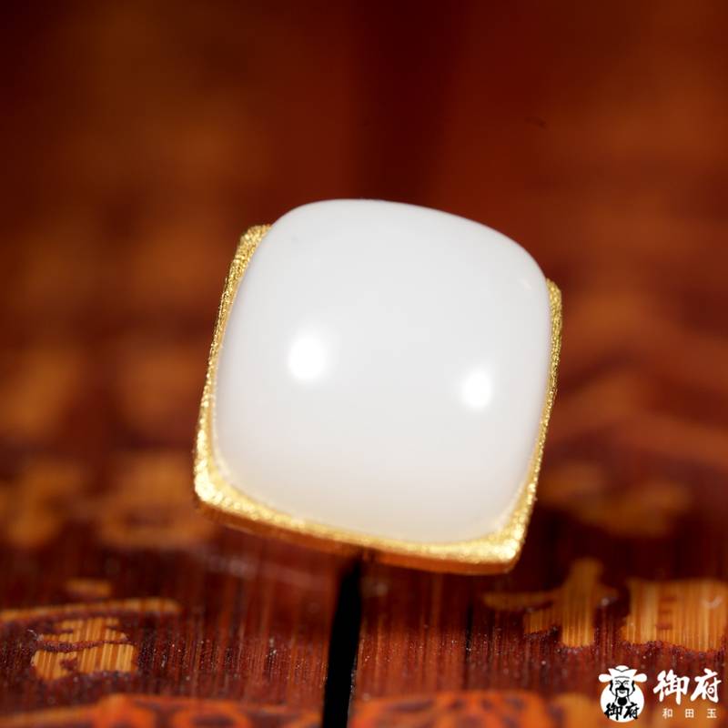 新疆和田玉白玉籽玉耳钉 暖玉方糖 2.8克 图片6