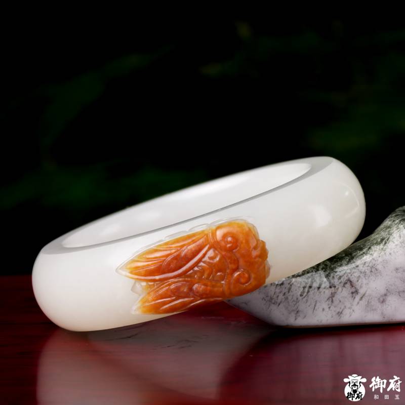 新疆和田玉红皮白玉籽玉手镯 一鸣惊人 内径57.0mm 119.2克 图片2