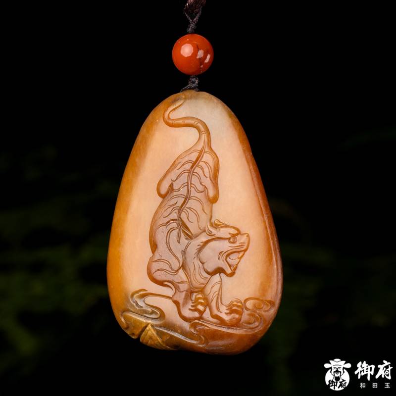 新疆和田玉紅皮黃沁籽玉把件 龍騰虎躍 95克 圖片10