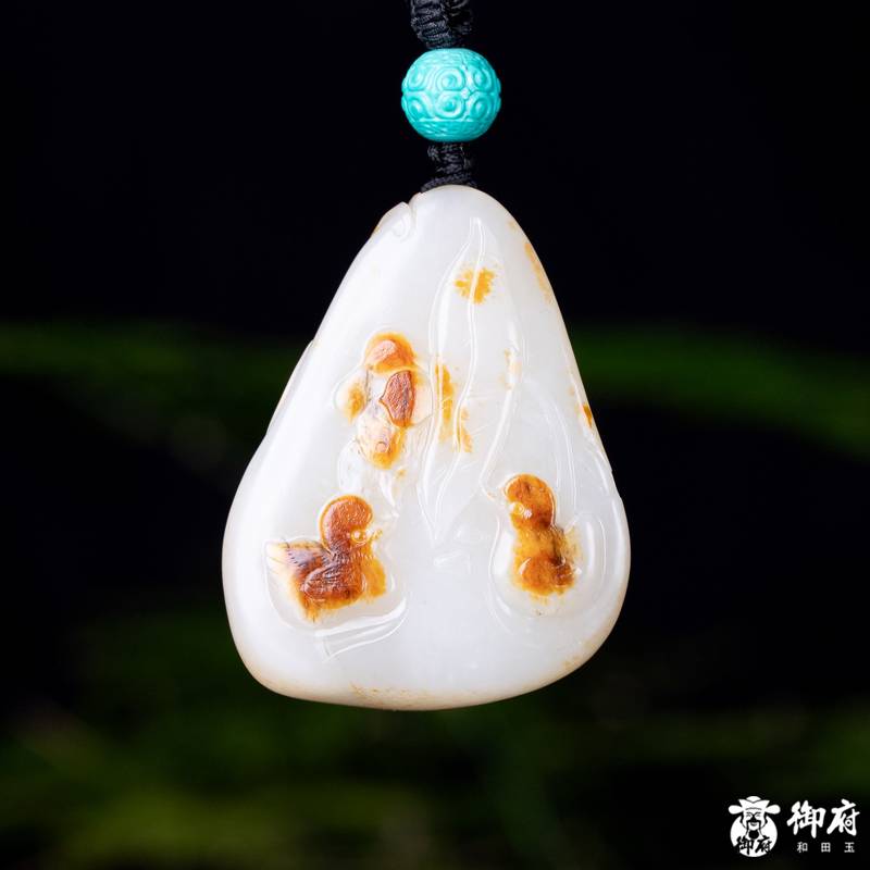 新疆和田玉枣红皮白玉籽玉挂件 恩爱 40.9克 图片2