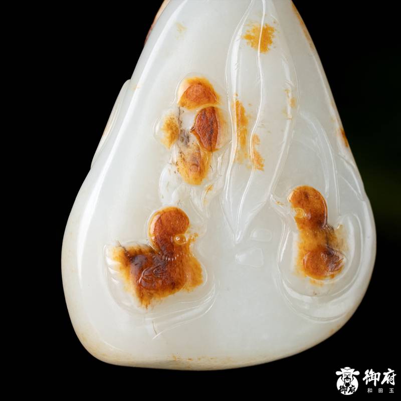 新疆和田玉枣红皮白玉籽玉挂件 恩爱 40.9克 图片4