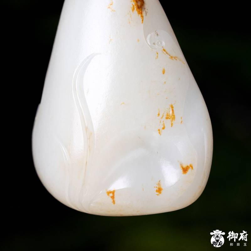 新疆和田玉枣红皮白玉籽玉挂件 恩爱 40.9克 图片5