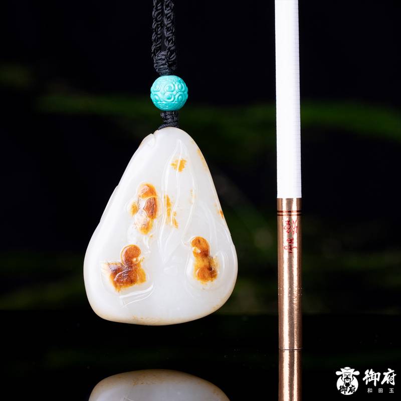 新疆和田玉枣红皮白玉籽玉挂件 恩爱 40.9克 图片8