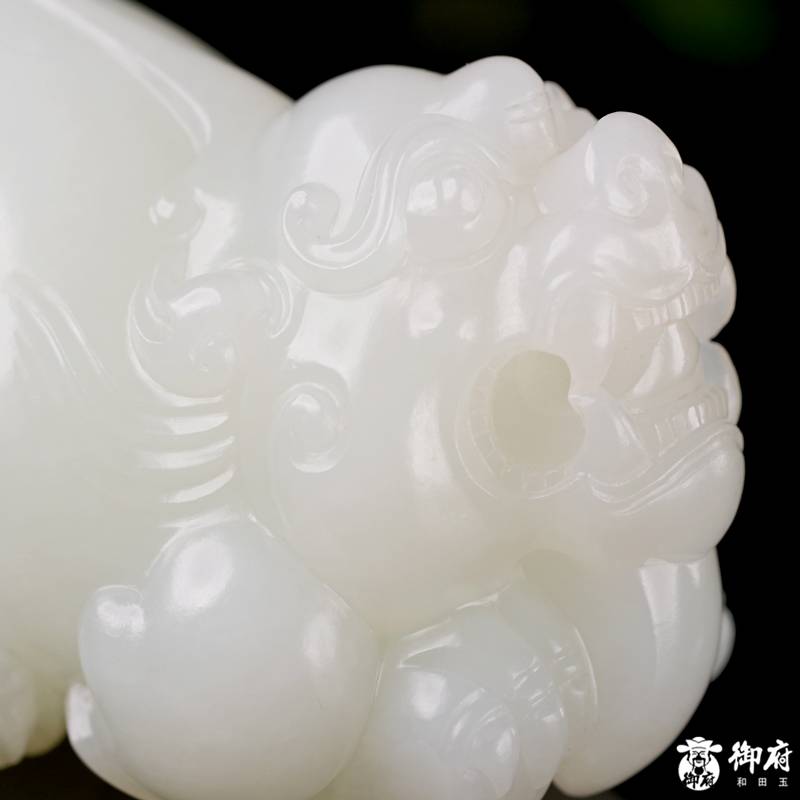 新疆和田玉原毛孔皮白玉籽玉 把件 瑞貅守禄 190.3克 图片6