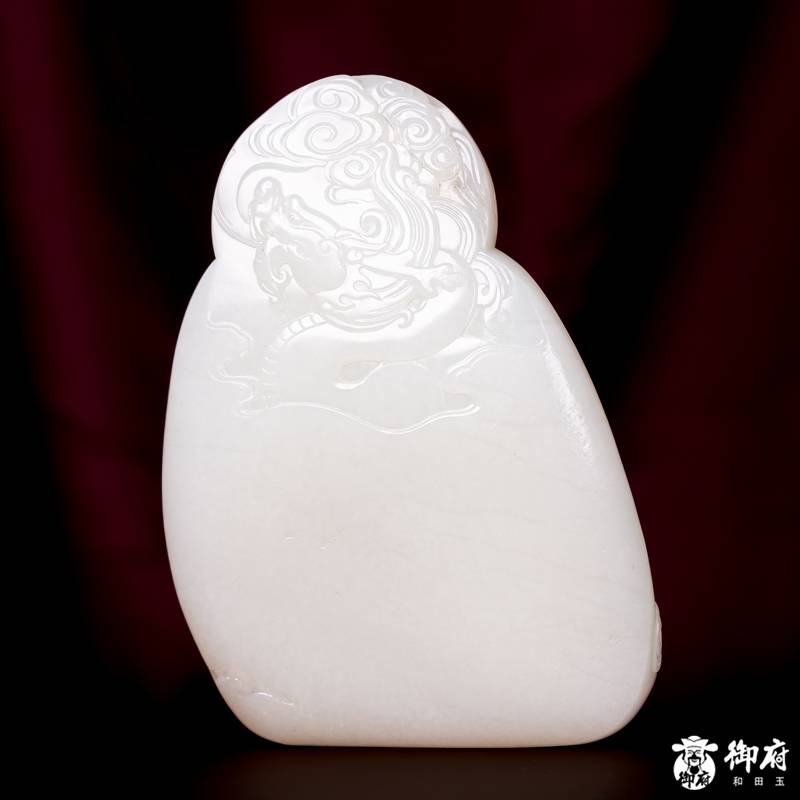海派玉雕大师付雪飞 重419.6克 新疆和田玉原毛孔皮白玉独籽摆件 聚财纳福 图片9