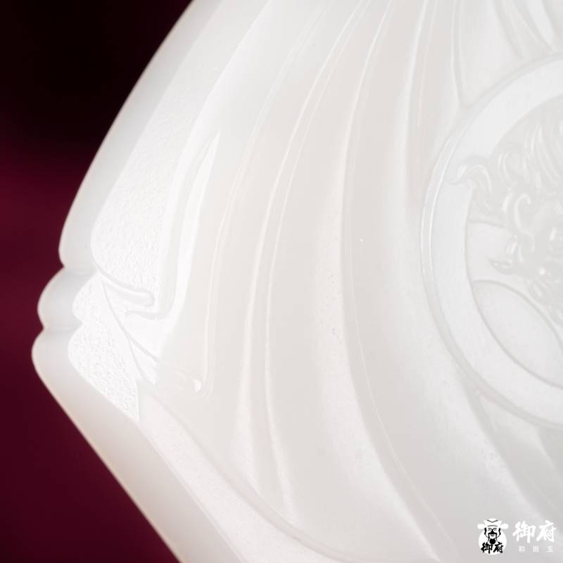 海派玉雕大师付雪飞作品 重186克 新疆和田玉原毛孔皮羊脂白玉籽料玉牌 精忠报国 图片5