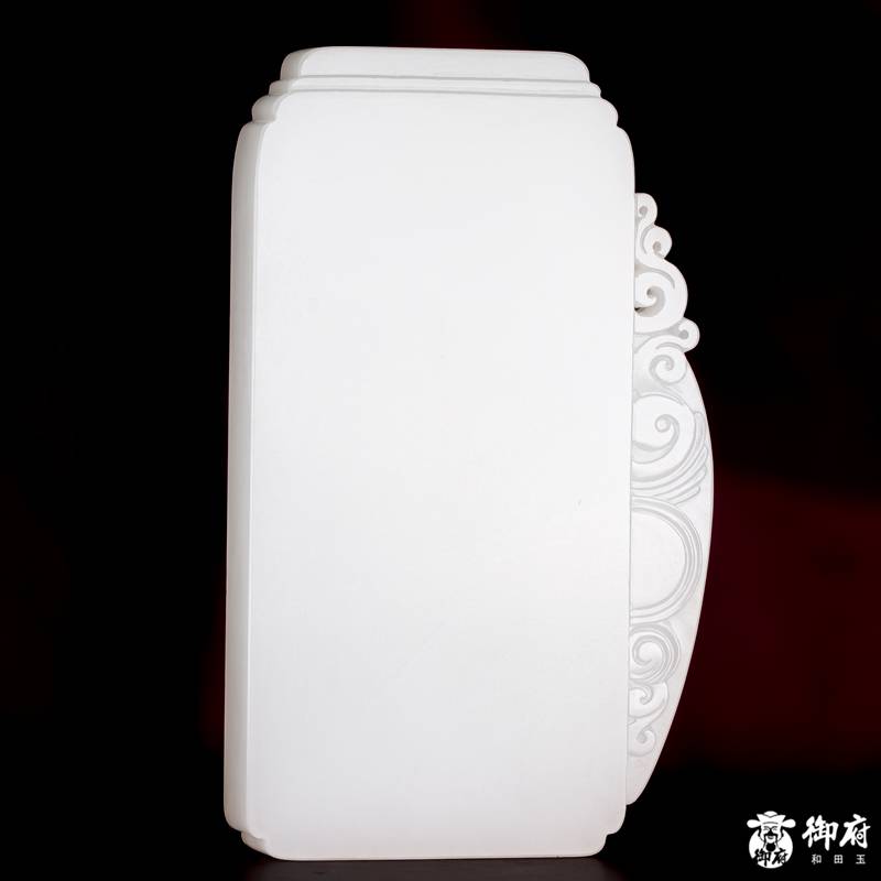 海派玉雕大师付雪飞作品 重186克 新疆和田玉原毛孔皮羊脂白玉籽料玉牌 精忠报国 图片3