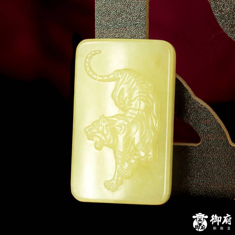 新疆和田玉黃口料掛件  下山猛虎 39.8克 圖片6
