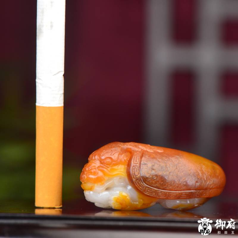 新疆和田玉枣红皮白玉籽玉挂件 龙龟 26.3克