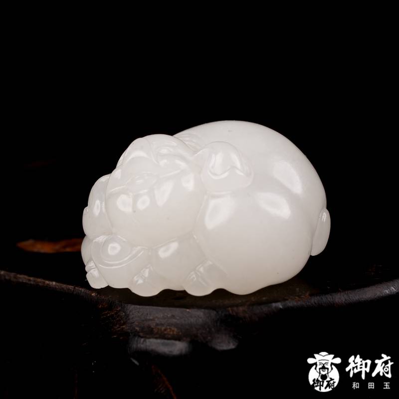 新疆和田玉白玉籽玉挂件 玉猪纳福 15.4克 图片2