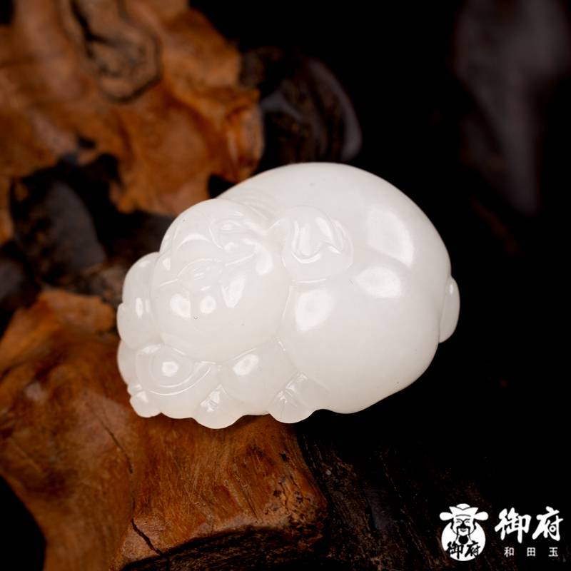 新疆和田玉白玉籽玉挂件 玉猪纳福 15.4克 图片4