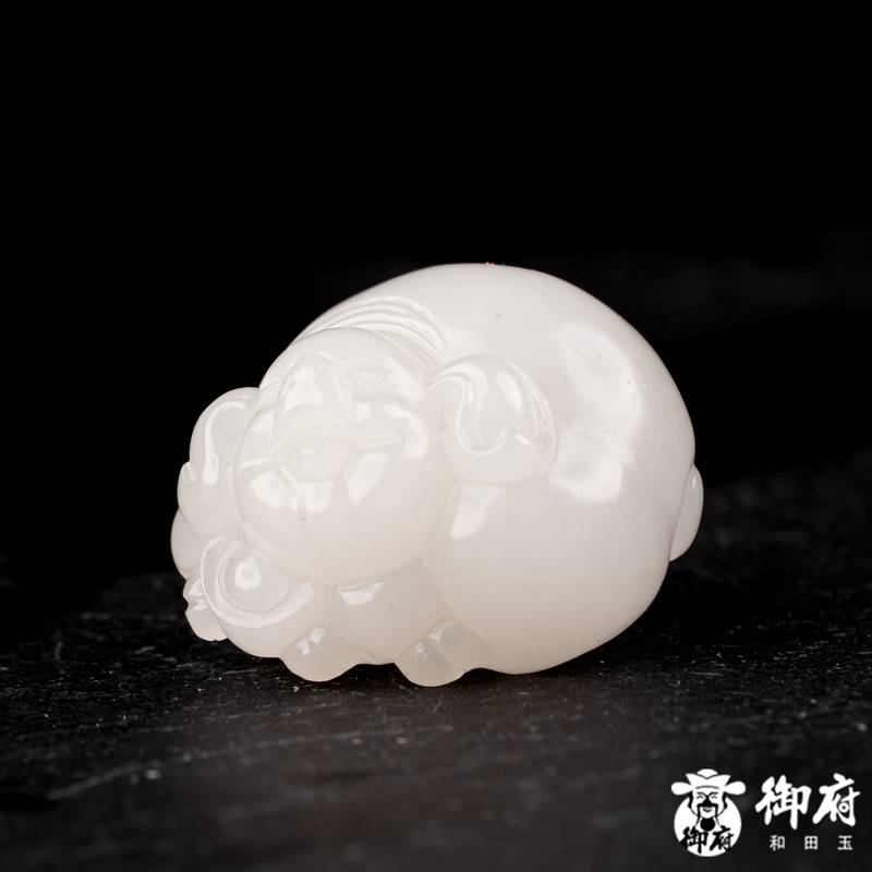 新疆和田玉白玉籽玉挂件 玉猪纳福 15.4克 图片3